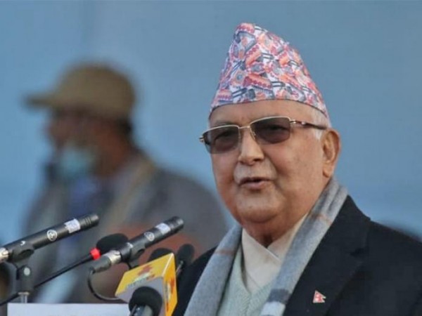 एमालेका मनोनीत  केन्द्रीय सदस्यहरूको शपथ ग्रहण