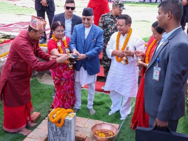 एमालेको केन्द्रीय कार्यालय एक वर्षभित्र निमार्ण सम्पन्न हुँदै, प्रधानमन्त्री ओली द्वारा भवनको  शिलान्यास ।