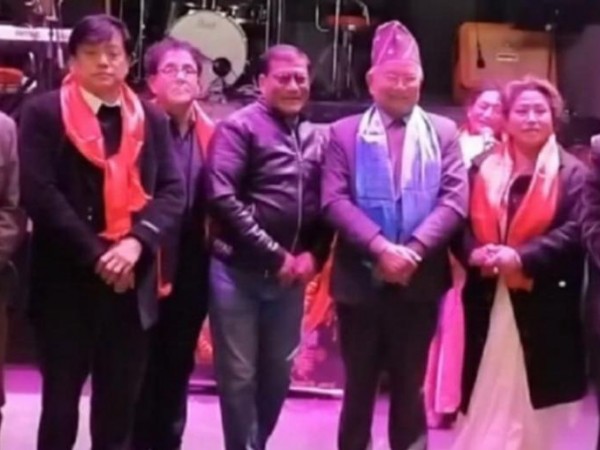 स्वर सम्राट स्मृति साँझमा नेपाल भाषाविद् देखि समाजसेवी सम्मलाई सम्मान ।