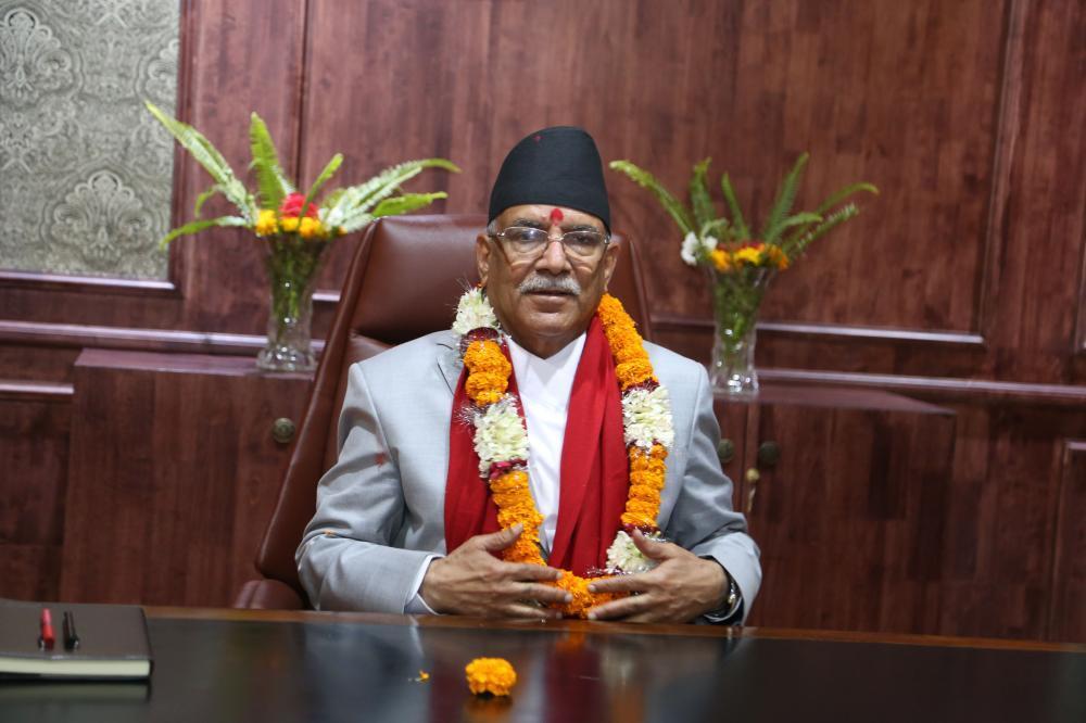 प्रधानमन्त्री प्रचण्डद्वारा शपथ लिएलगत्तै पदभार ग्रहण
