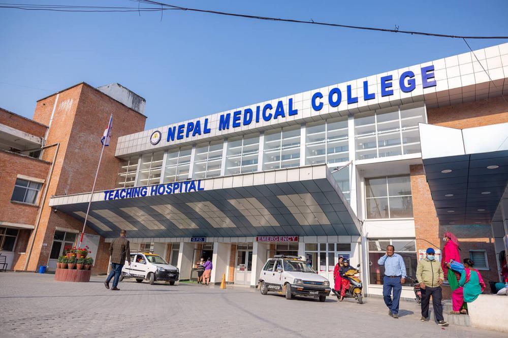 नेपाल मेडिकल कलेजमा  विशेषज्ञ डाक्टरसहित जनशक्तिकाे माग।