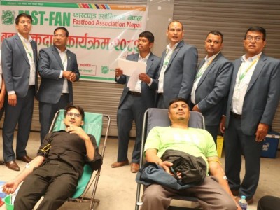 जेनजी आन्दोलनका घाइतेहरूलाई रगतको अभाव नहाेस भन्ने उद्धेश्यका साथ फास्टफुड एसाेसिएशन द्वारा बृहत् रक्तदान कार्यक्रम ।