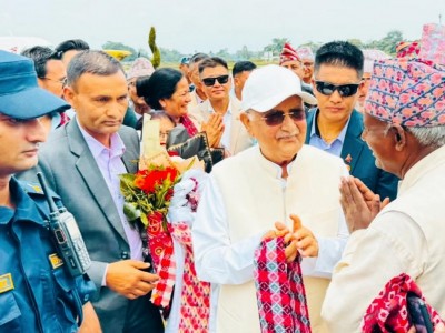 एमाले अध्यक्ष ओली निर्वाचनपछि पहिलो चाेटी पुगे गृहजिल्ला झापामा ।