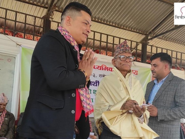 पूर्व विद्यार्थी समाजले गरे शिक्षकहरुलाई सम्मान 