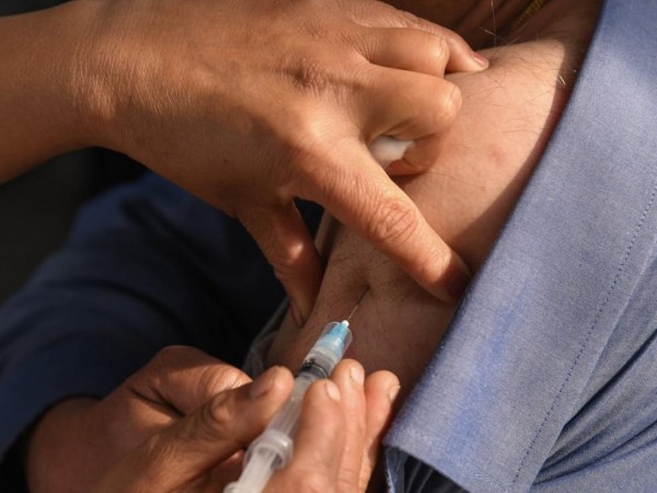 खोप लगाएका मानिसमा संक्रमण देखिए पनि गम्भीर लक्षण नदेखिएकोः अध्ययन 