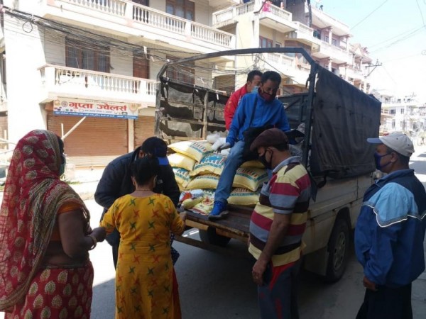 आज उपत्यकाका १२ ठाउँमा साल्ट ट्रेडिङले भ्यानमार्फत खाद्यान्न बिक्री गर्ने