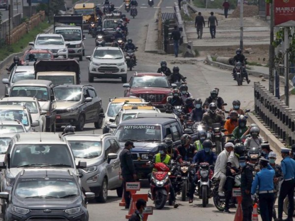 निषेधाज्ञा खुकुलो भएपछि सवारी साधनको चहलपहल धेरै 