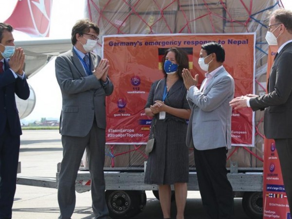 जर्मनी राजदूतले नेपाललाई दियो  स्वास्थ्य सामग्री