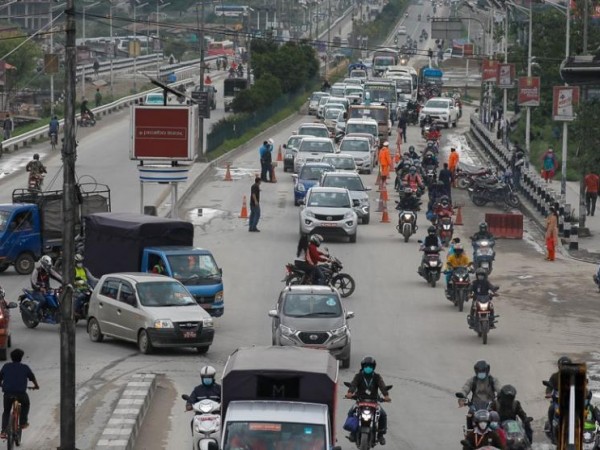 निषेधाज्ञा खुकुलो भएपछि उपत्यकामा बढ्यो सवारीको चाप 