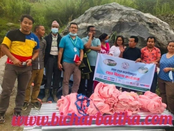 लाफा रुङ फाउण्डेशनले सिन्धुपाल्चोकका बाढीपीडितलाई गर्यो राहत वितरण 