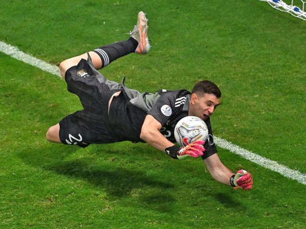 मार्टिनेजले ३ पेनाल्टी रोकेपछि अर्जेन्टिना फाइनलमा