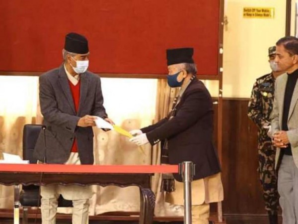 प्रधानमन्त्री देउवालाई बुझाए स्वास्थ्य तथा जनसंख्या विभागले तयार पारेको ध्यानाकर्षण पत्र