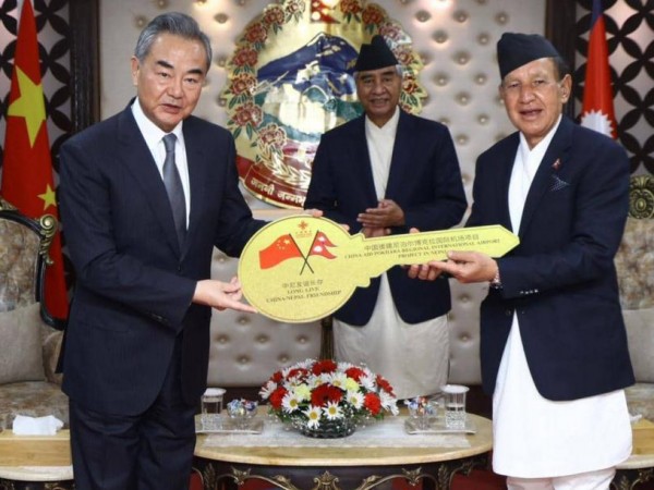 चीनद्धारा नेपाललाई पोखरा विमानस्थलको साँचो हस्तान्तरण