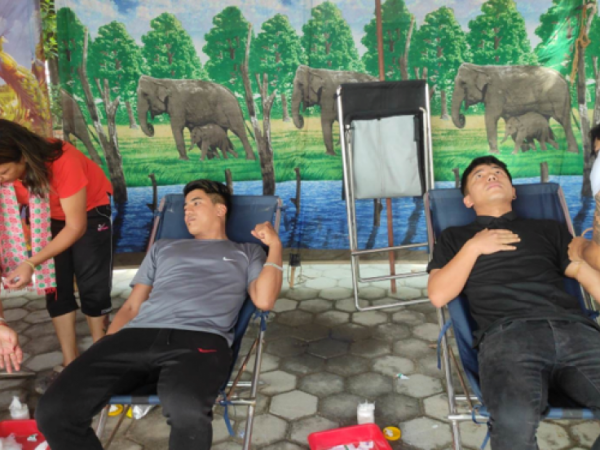 सराेकार समाजद्वारा आयाेजित रक्तदान कार्यक्रम शंखपार्कमा