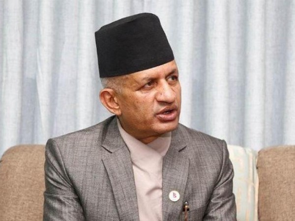 स्वास्थ्य बीमा समाप्त पार्न खोज्दै