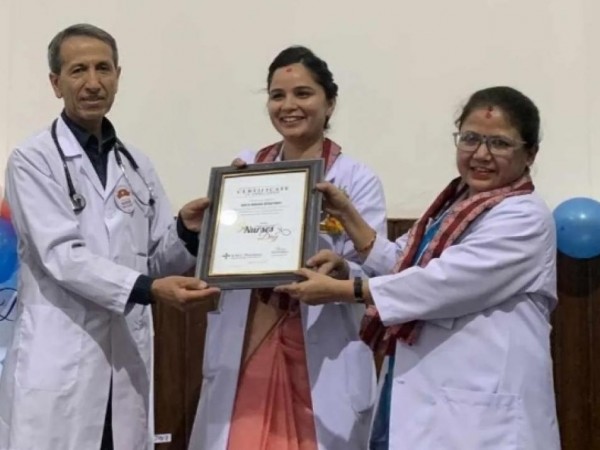 अन्तर्राष्ट्रिय नर्सिङ दिवसको अवसरमा नेपाल मेडिकल कलेजद्वारा नर्सहरूलाइ सम्मान ।