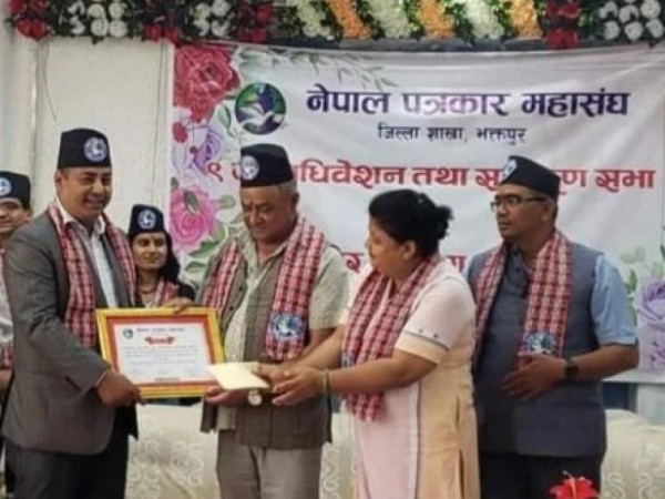 पत्रकार महासंघ भक्तपुर द्वारा  वरिष्ठ पत्रकार बस्नेत,पत्रकार दुवाल, नेपाल र क्षेत्री सम्मानित