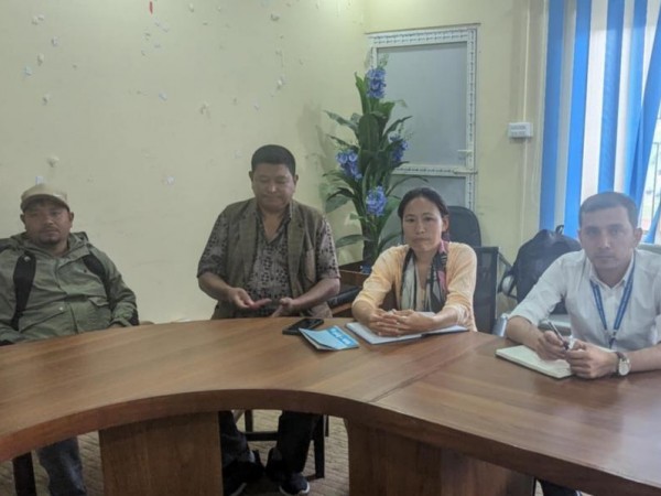 निमार्ण व्यवसायीकाे चरम लापरबाही र बिकाश निर्माणमा ढिलासुस्ती गरेकाे हुदा स्थानीय द्वारा सडक  संघर्षको तयारी ।