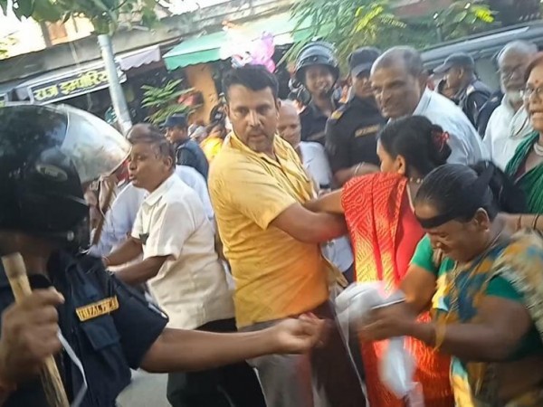 संविधान दिवसको बिरोध गर्दै कालो दिन मनाउने क्रममा तमलोपाका कार्यकर्ता र प्रहरीबीच झडप