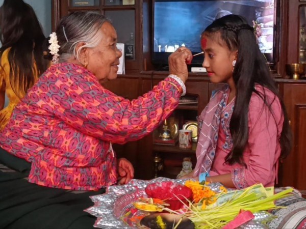 बडा दशैकाे टीका ,जमरा र  आशिर्वाद लिने क्रम आज पनि निरन्तर ।