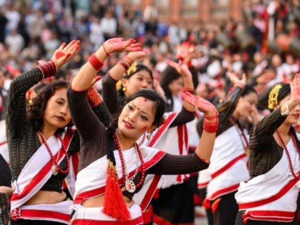बसन्तपूरमा एक हजार कलाकारले गरे संयुक्त धिमे बादन र नृत्य प्रस्तुति ।