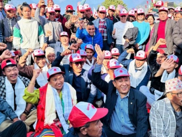 गाैरीशंकरमा एमालेप्रतिकाे आकर्षण बढ्दै , युवाहरू धमाधम पार्टी प्रवेश , गुरूङ द्वारा स्वागत ।