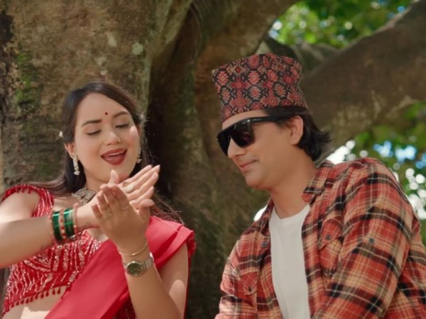 रेग्मी , हमाल र सापकोटाको स्वरमा हरियाे हरियाे चुरि हरियाे तिज गित सार्वजनिक ।