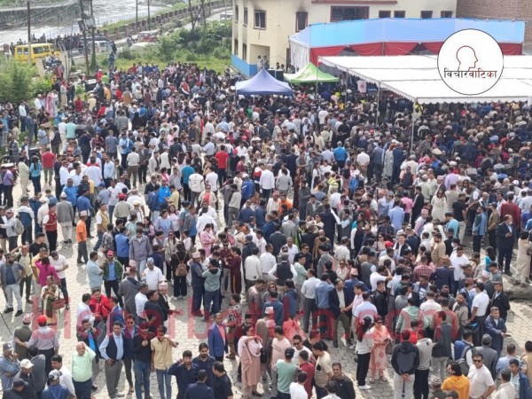 हजारौंको उपस्थितिमा एमालेद्वारा आयाेजीत संविधान दिवस कार्यक्रम सम्पन्न ।