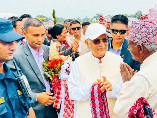 एमाले अध्यक्ष ओली निर्वाचनपछि पहिलो चाेटी पुगे गृहजिल्ला झापामा ।