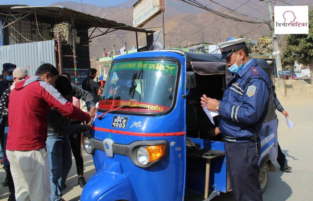 सार्वजनिक यातयातका साधनहरुमा चेतनामुलक स्टीकर टाँसियो