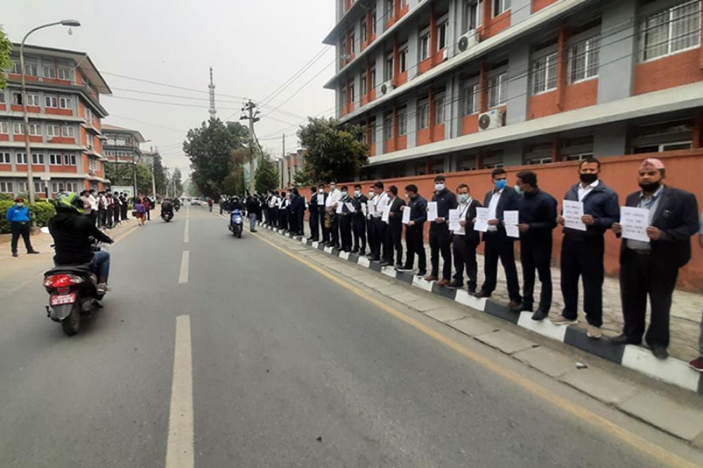 नायब सुब्बा पदका कर्मचारीहरुले गरे प्रदर्शन