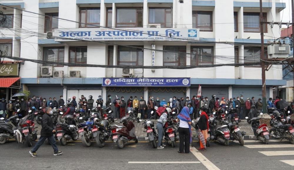 ‘भेरोसेल खोप’ लगाउनेको भिड