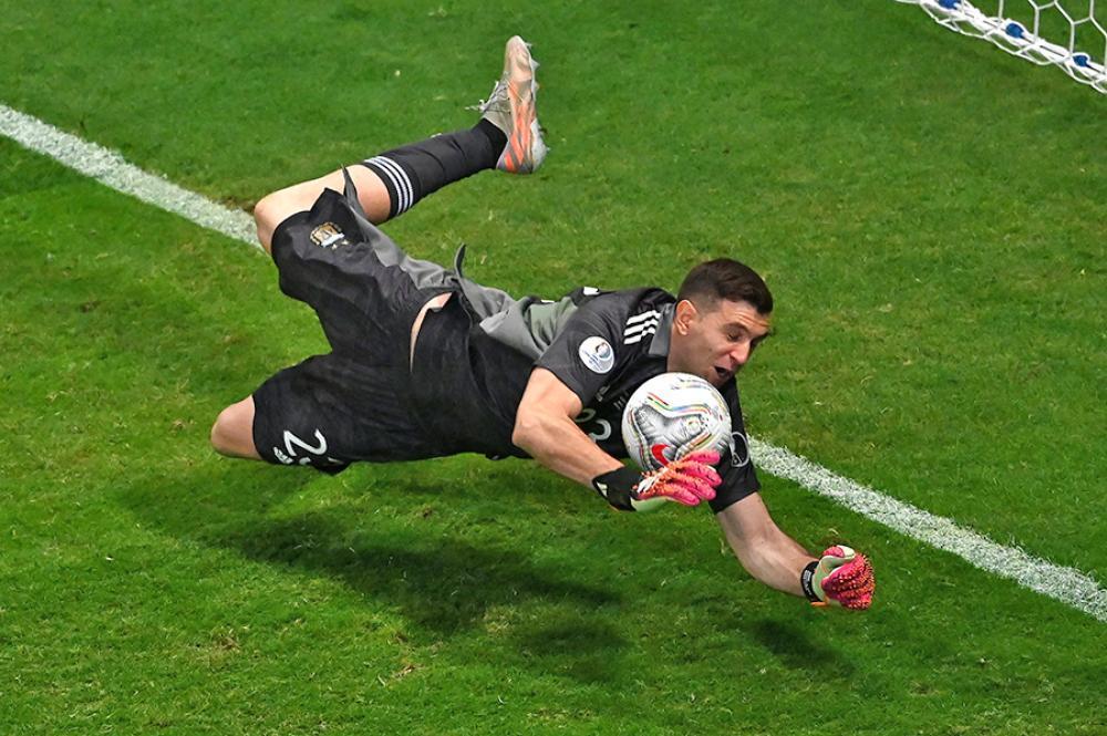 मार्टिनेजले ३ पेनाल्टी रोकेपछि अर्जेन्टिना फाइनलमा