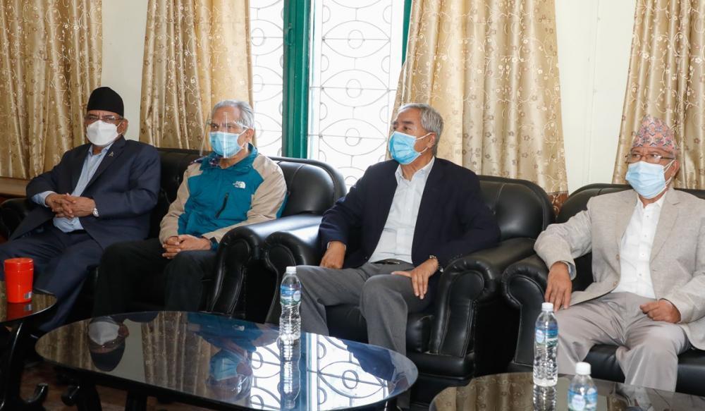 माधव नेपाल निवासमा विपक्षी गठबन्धनको बैठक बस्दै