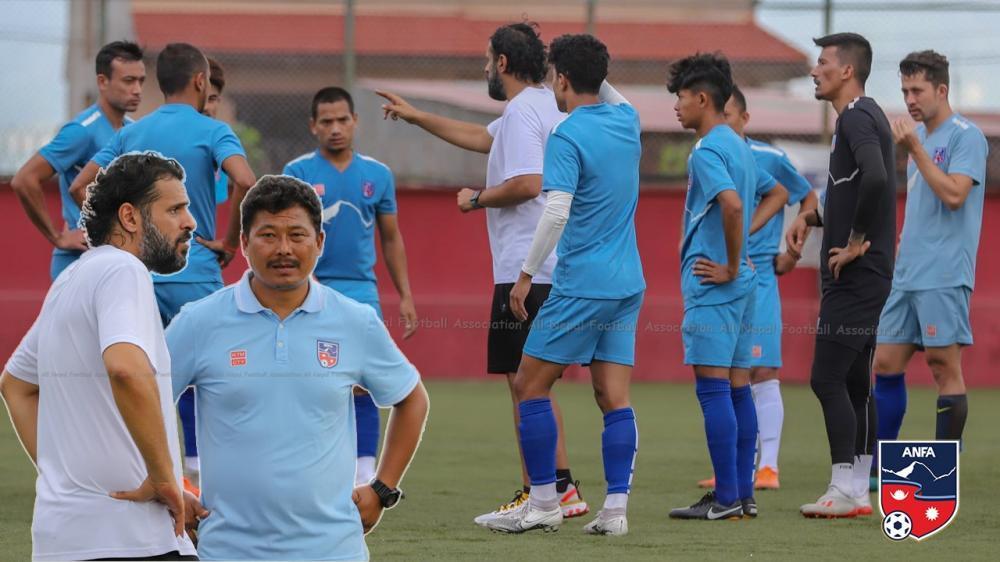 क्याम्पबाट बाहिरिए राष्ट्रिय फुटबल टिमको १४ खेलाडी