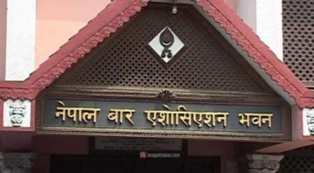 अदालत परिसरभित्र कानुन व्यवसायीहरुको प्रदर्शन