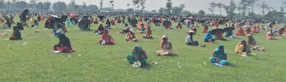 म्यादी प्रहरी :एक लाख माग्दा तीन लाखले दिए आवेदन