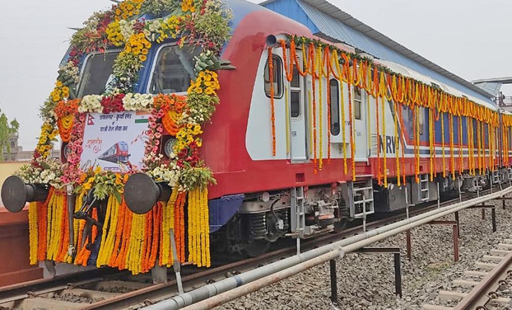 हरियो झण्डा देखाएपछि गुड्यो नेपाली रेल