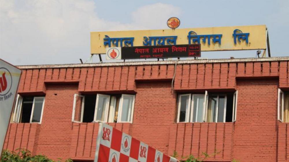 १० रुपैयाँले घट्यो इन्धनको कर