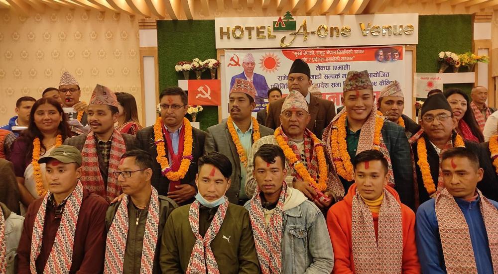 रामेछाप एमालेमा  सयौँ नेता तथा कार्यकर्ता  प्रवेश 