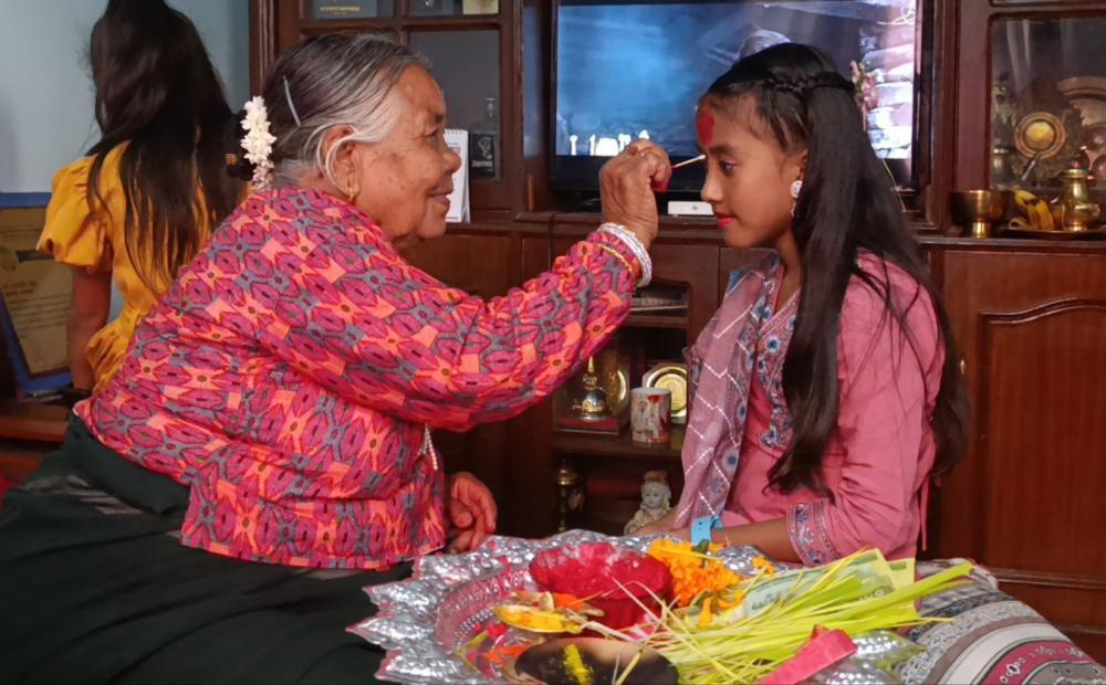 बडा दशैकाे टीका ,जमरा र  आशिर्वाद लिने क्रम आज पनि निरन्तर ।