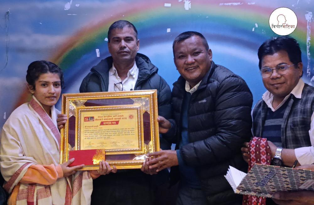 गाेठगाउँ - काठमाडौं सम्पर्क मञ्च द्वारा कार्कीलाई सम्मान ।