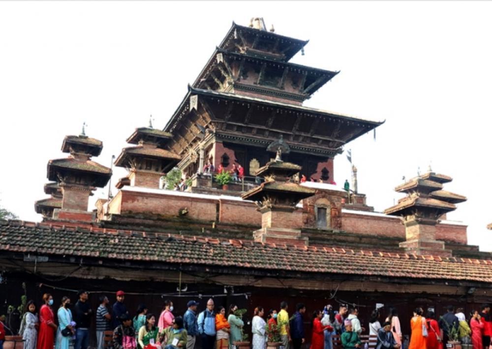 सर्वसाधारणकाे लागि वर्षकाे एक दिन मात्रै खाेलिने तलेजु भवानीकाे मन्दिरमा श्रद्धालुहरूकाे भिडभाड ।